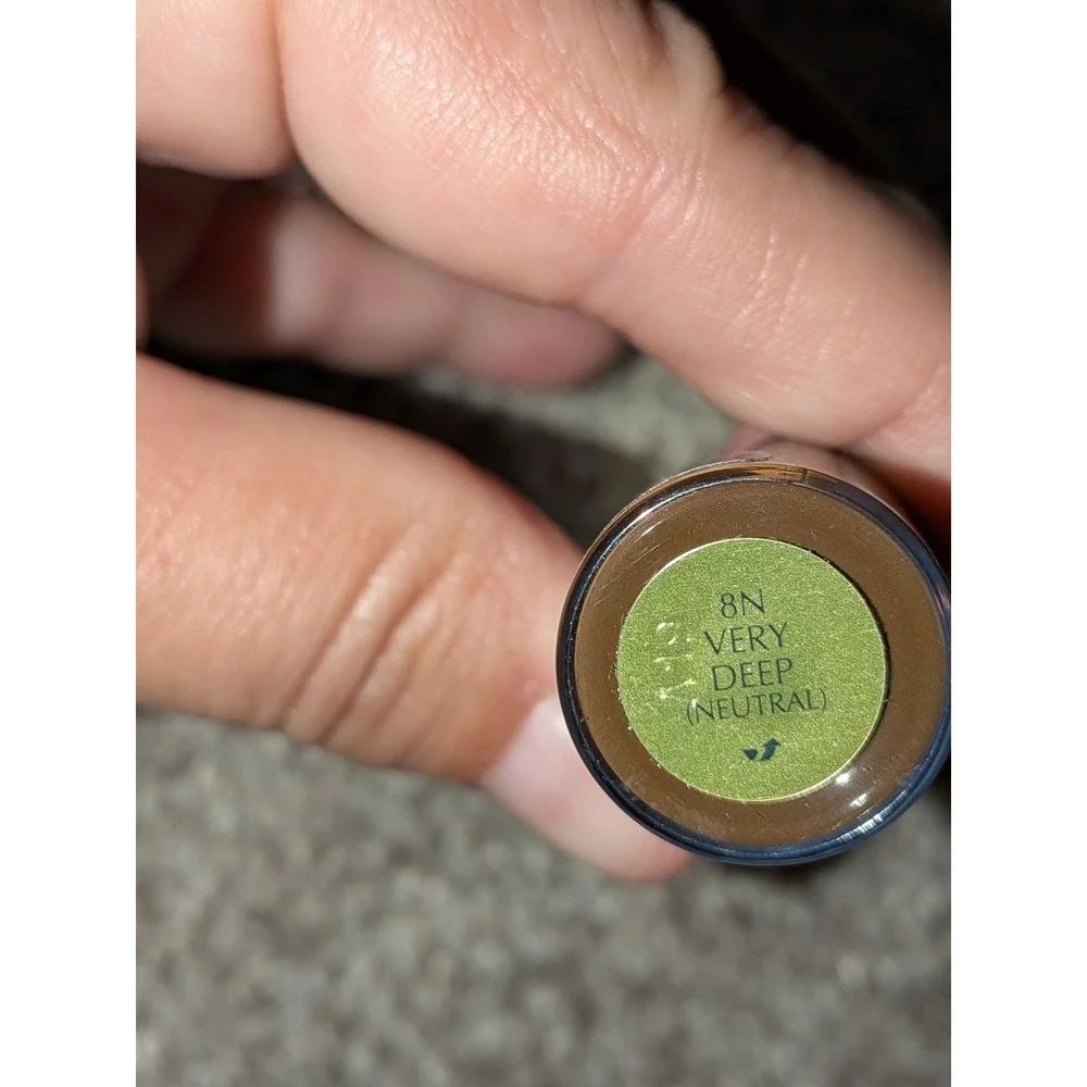 Estee Lauder Double Wear Radiant Concealer‎ 8N Very Deep Neutral 34 Fl Oz 10ml